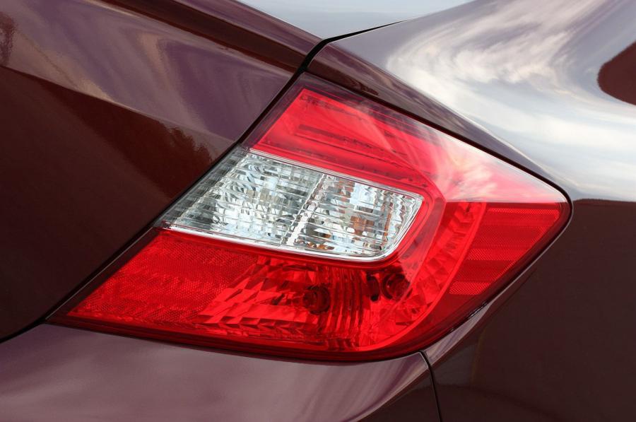  Honda Civic EX Sedan 2012 года  (фото 31 из 36)